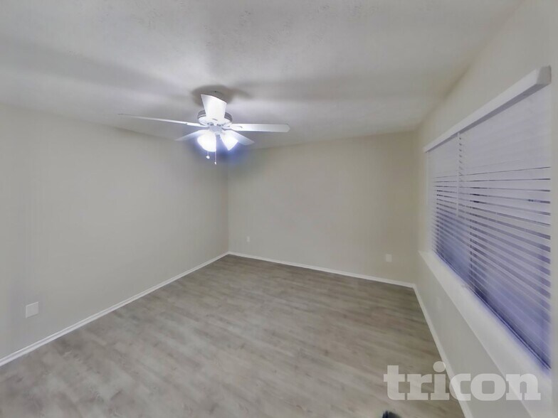Building Photo - 3221 Edgebrook Dr