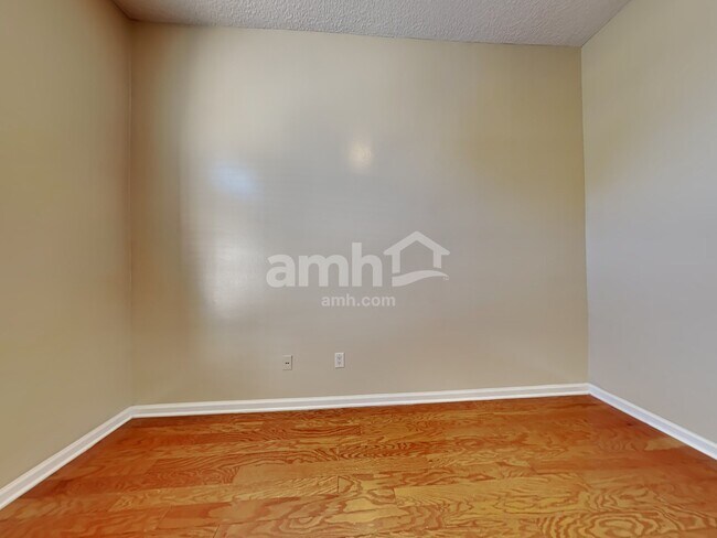 Building Photo - 821 Templeton Ln