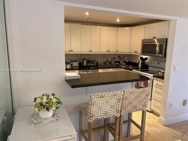 Building Photo - 210 Seaview Dr