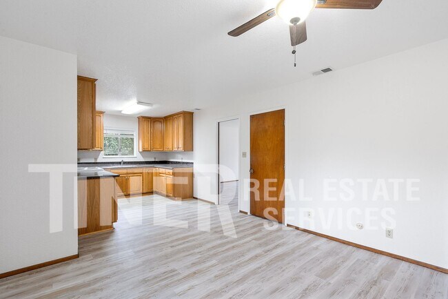 Building Photo - 2304 Villanova Cir