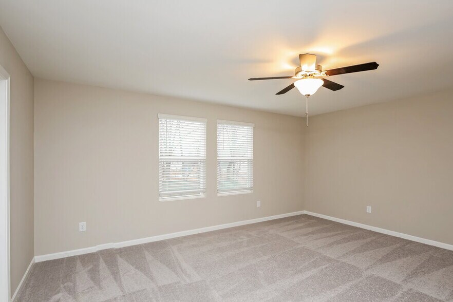 Building Photo - 265 Pond Ct