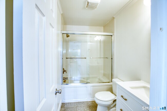 Building Photo - 25 Alexander St