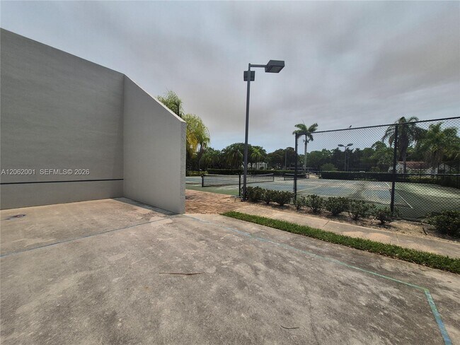Building Photo - 831 Lyons Rd
