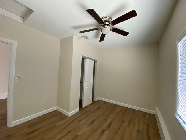 Building Photo - 1341 N Coronado St