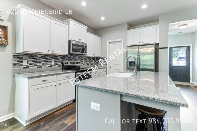 Building Photo - 420 Mockingbird Ln