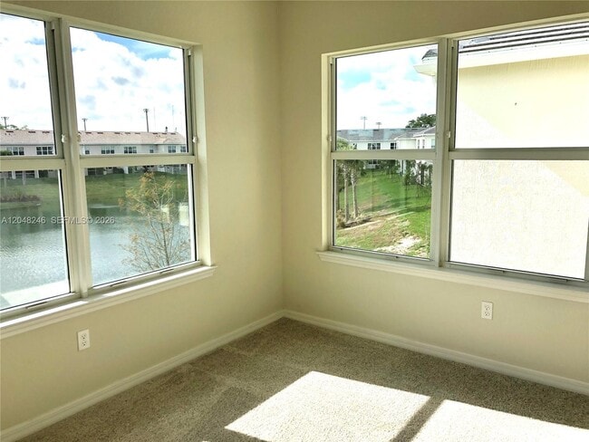 Building Photo - 4984 Greenway Dr