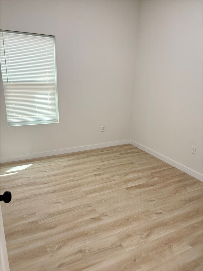 Building Photo - 9711 Pelsey St