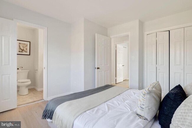 Building Photo - 4940 Bradley Blvd