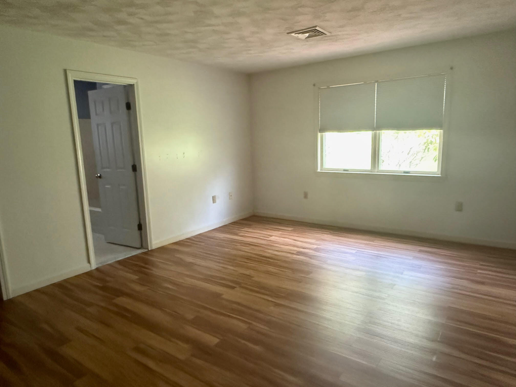 Building Photo - 185 Manville Hill Rd