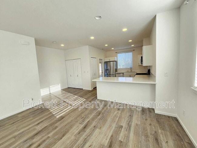 Building Photo - 946 NW Highgarden Dr