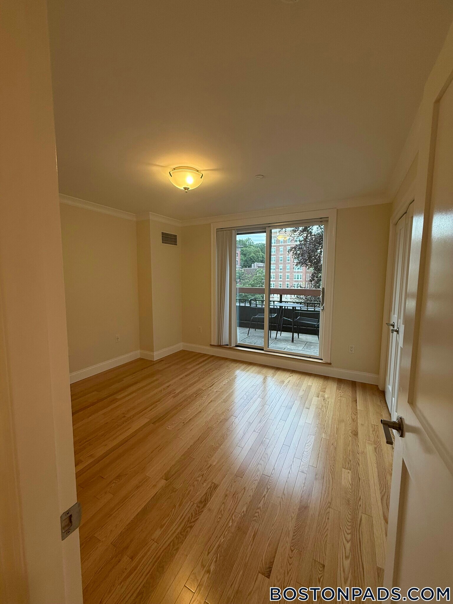 Building Photo - 1443 Beacon St