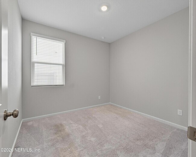Building Photo - 14757 Cashew Ave