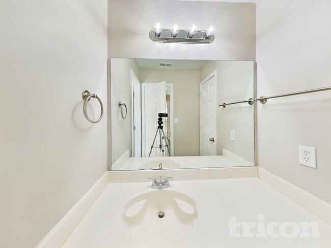 Building Photo - 4390 Pinewalk Dr