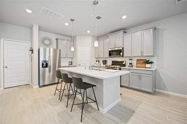 Building Photo - 16106 Oregon Oak Dr