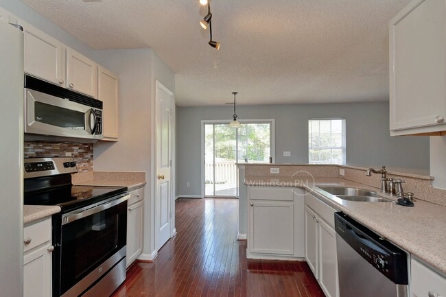 Building Photo - 2-Story 3br/2.5bth Single Family Home near...