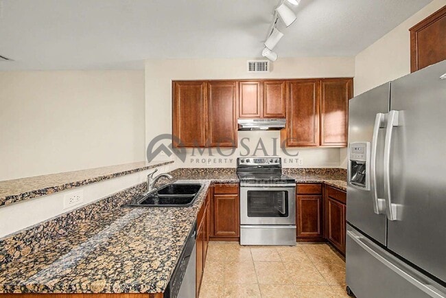 Building Photo - 1384 S Sabino Dr