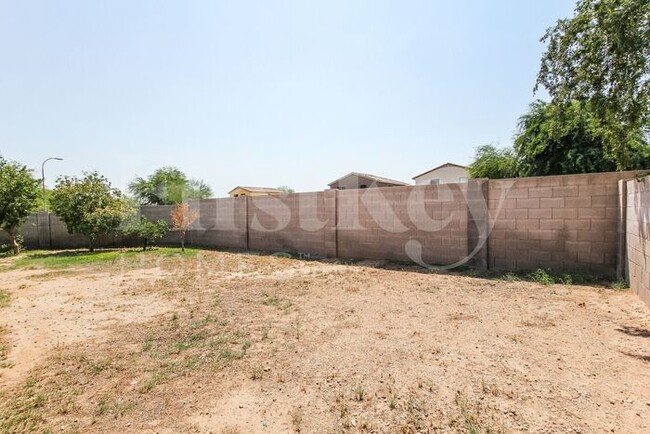 Building Photo - 12720 N 86th Ln