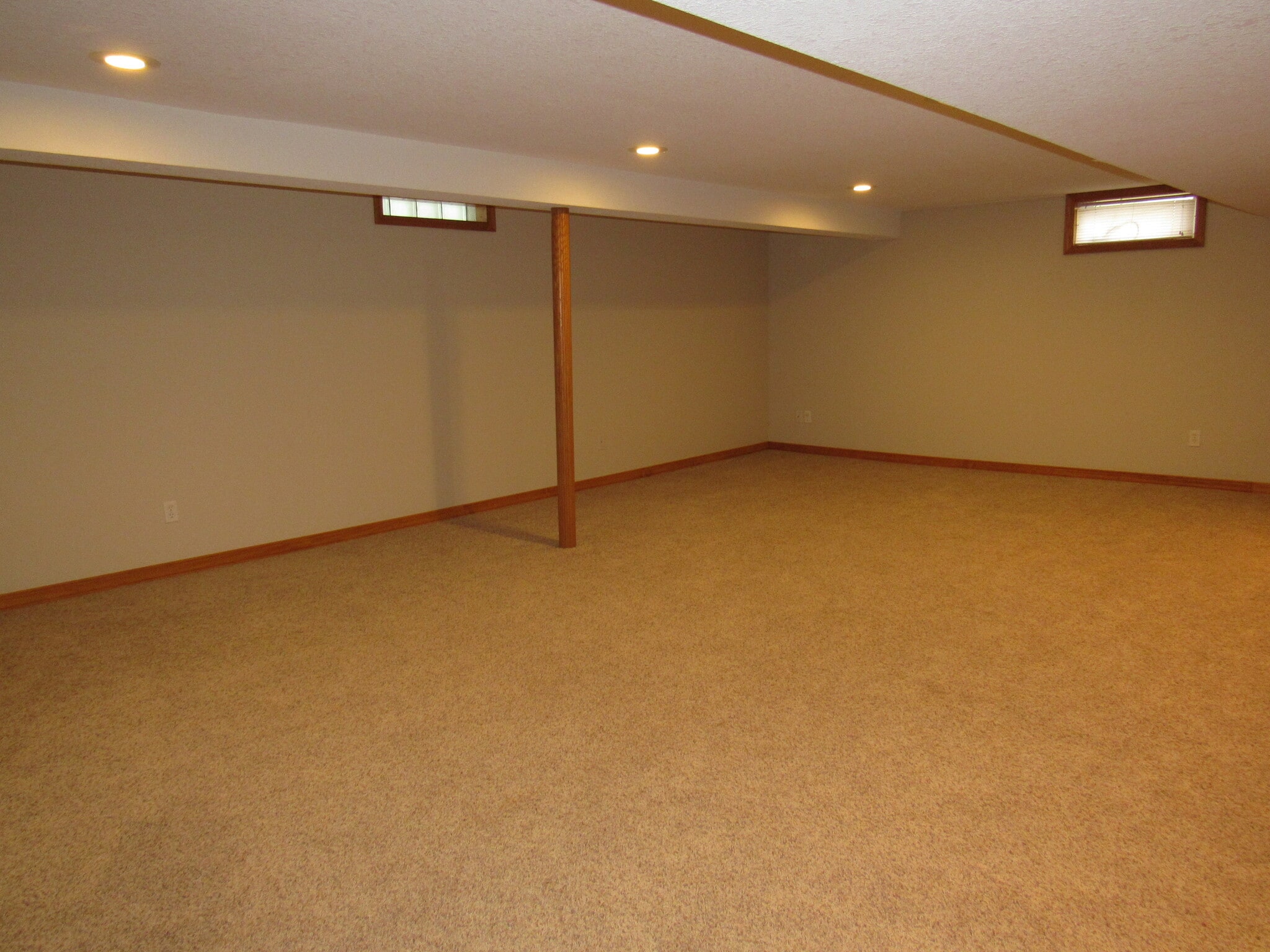 Building Photo - 233 Manor Dr