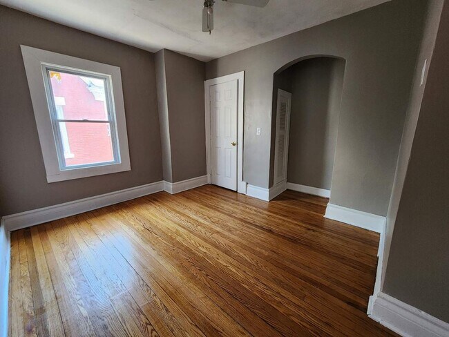 Building Photo - Four Bedroom Single Family Home!