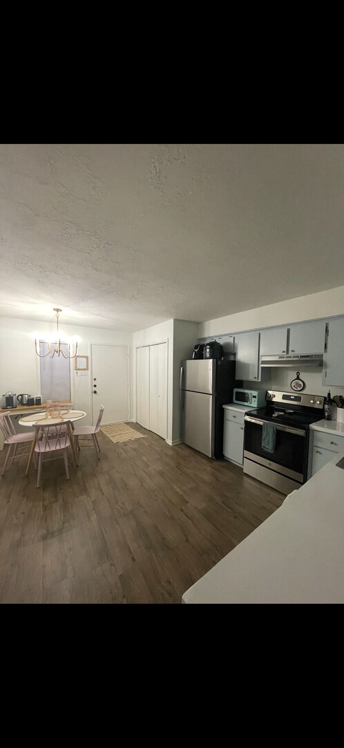 Building Photo - 2409 Bandera Dr