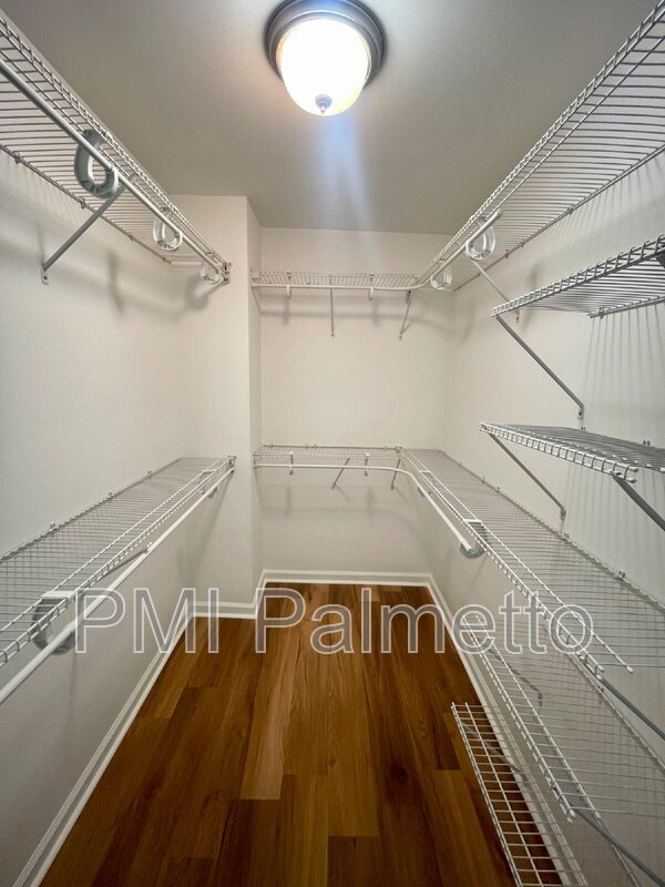 Building Photo - 167 Wingspan Way