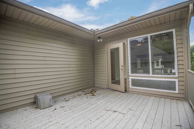 Building Photo - 106 Oohleeno Way
