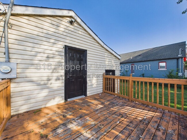 Building Photo - 836 N Montgall Ave