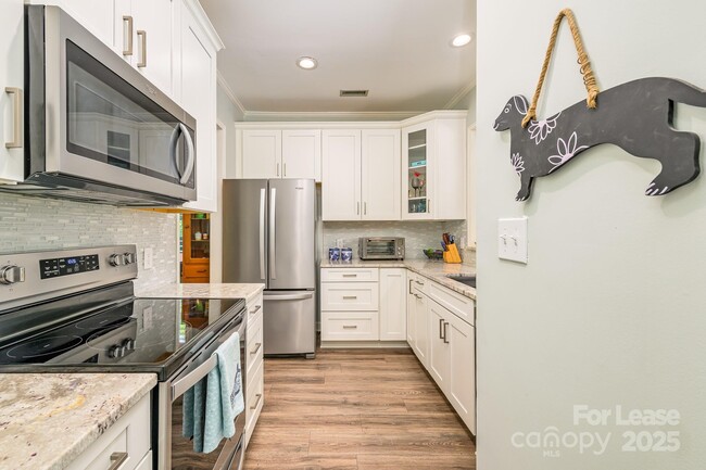 Building Photo - 18524 Mizzenmast Ave
