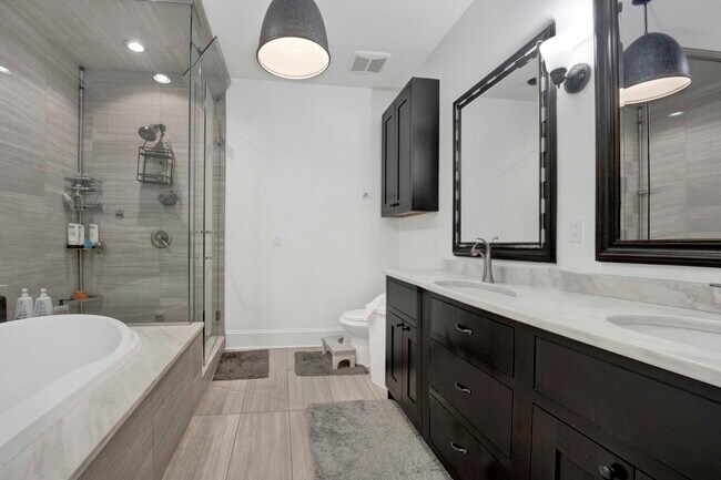 Building Photo - 935 W Randolph St