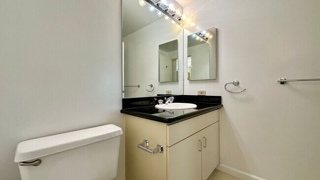 Building Photo - High-Rise Living with Golden Gate + Mt. Ta...