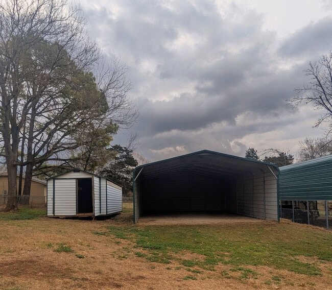 Building Photo - Spacious Noble Home with Open-Concept Kitchen, Storm Shelter & Workshop Space!