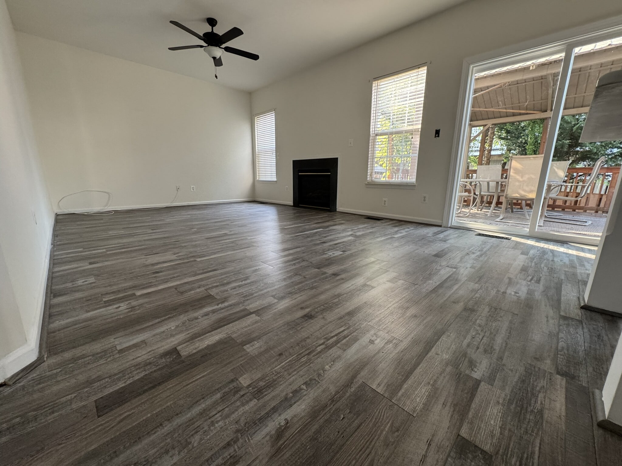 living roo/kitchen - 336 Baish Dr SE
