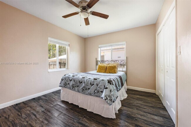 Building Photo - 261 SW 48th Ct