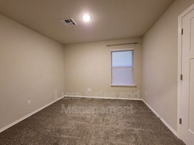 Building Photo - 8808 SW 45th St