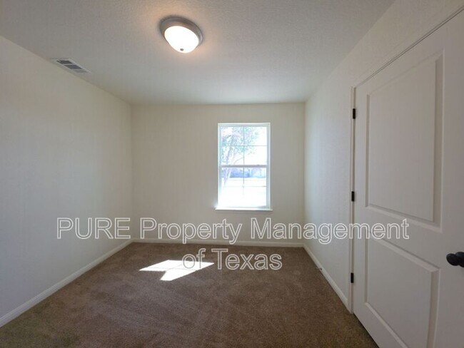 Building Photo - 2002 W 2nd St