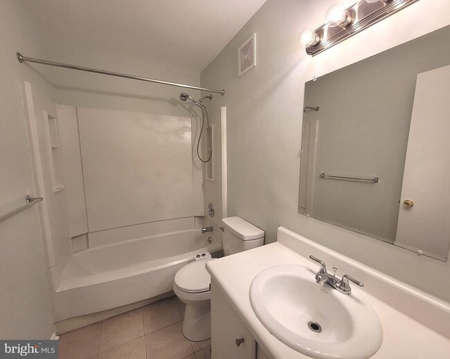Building Photo - 808 Hickory Cir