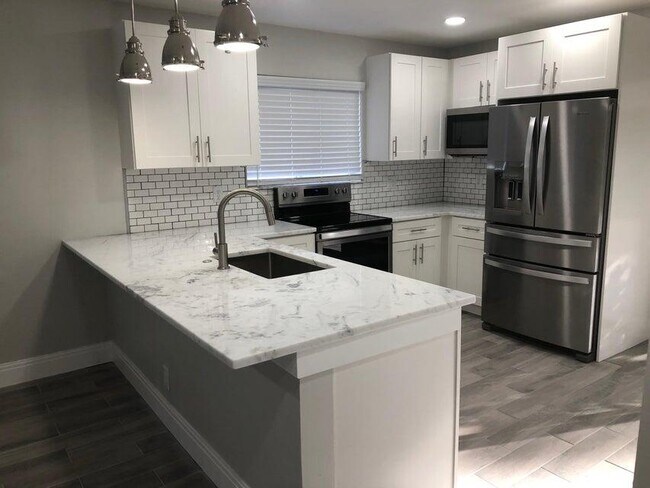 Building Photo - 11180 SW 17th Manor