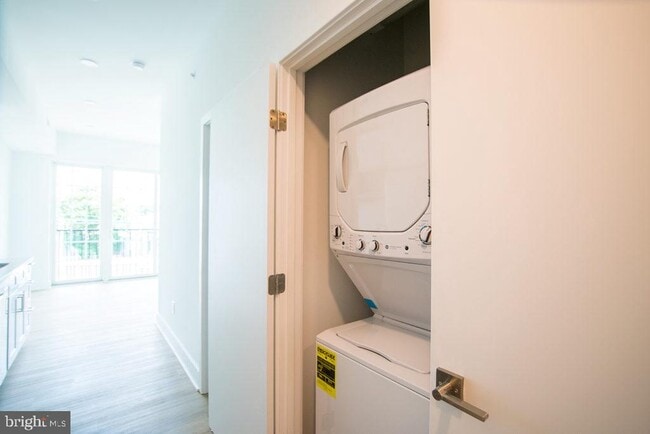 Building Photo - 1324 Frankford Ave