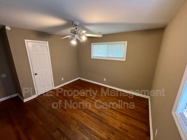 Building Photo - 4304 Wedgewood Dr