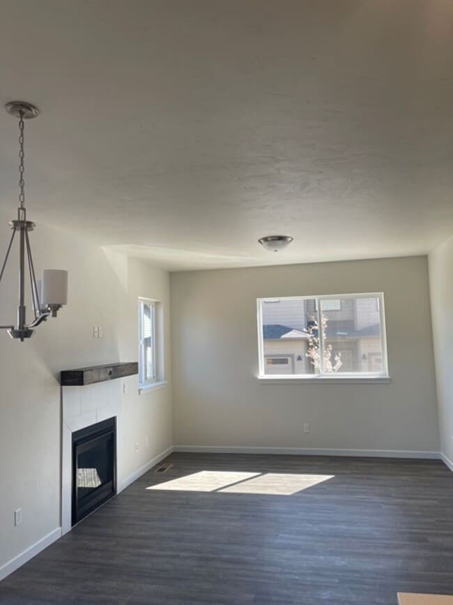 Building Photo - Like new construction near St. Charles!  W/S/G included!