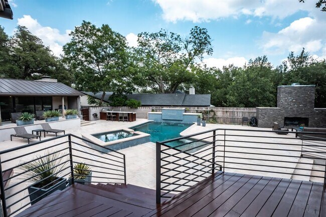Building Photo - 3305 Laurel Cir