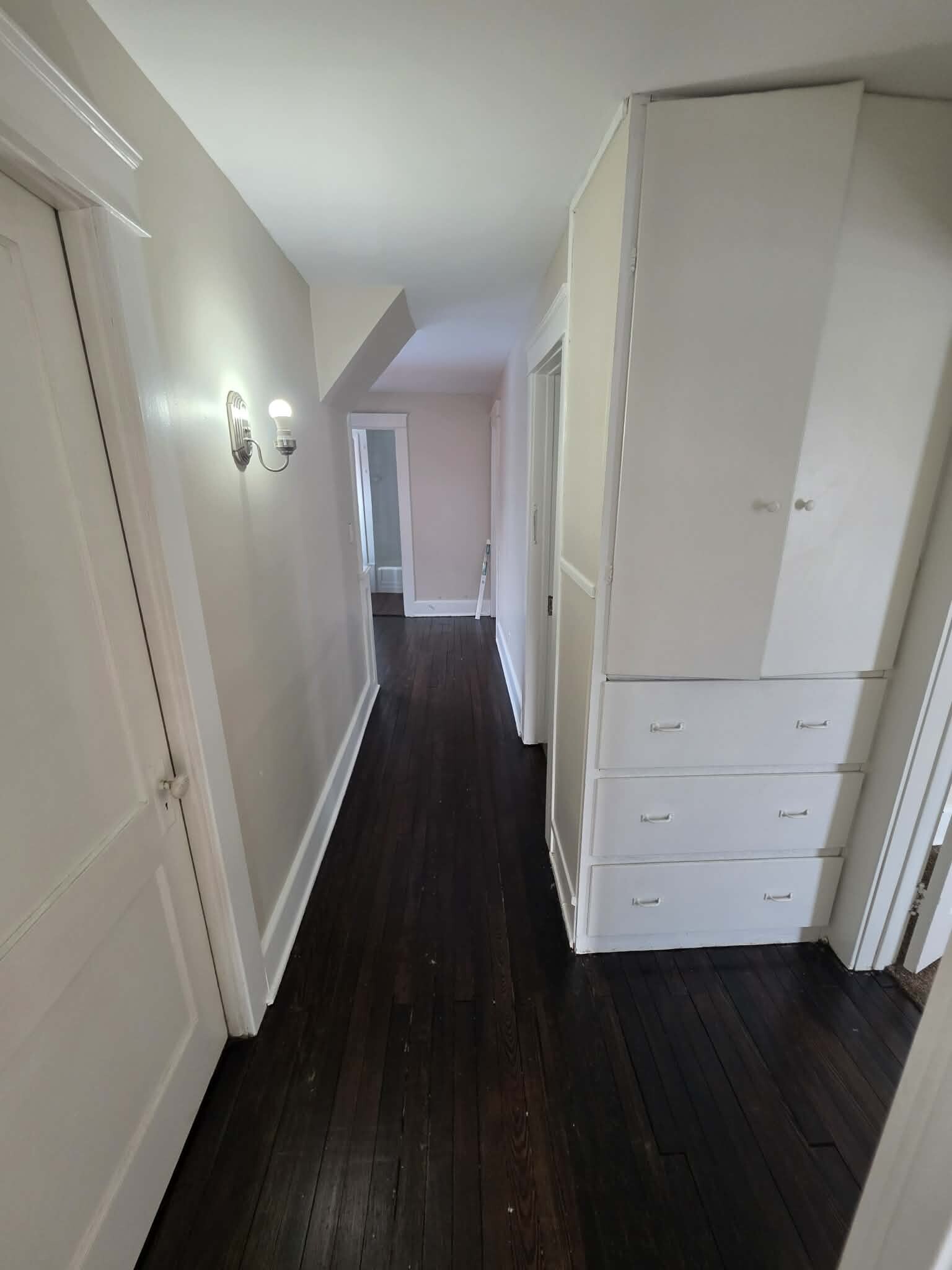 Building Photo - 1056 W 21st St