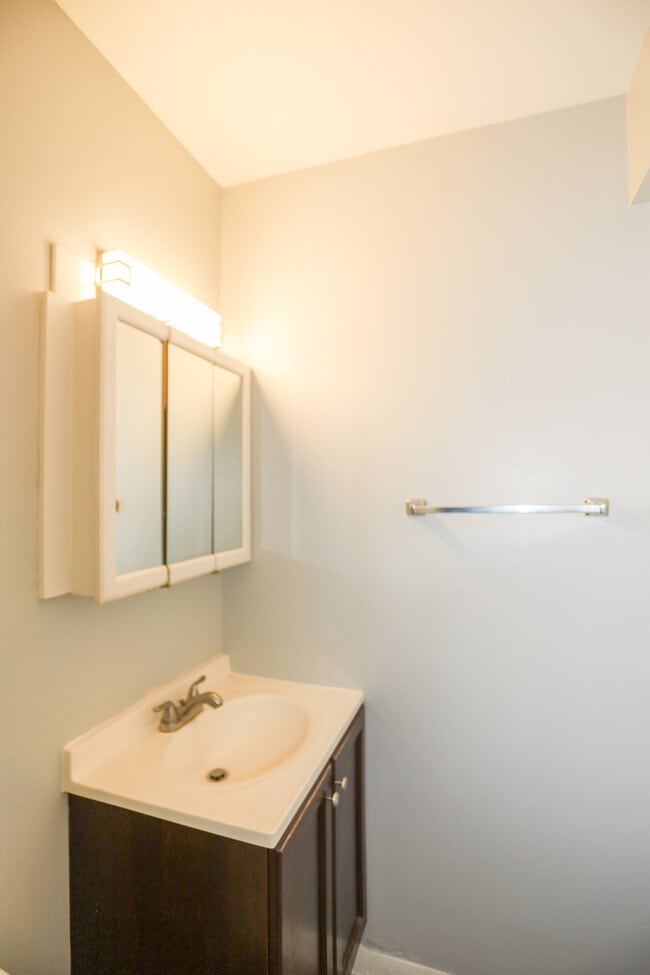 Building Photo - 9016 Lamon Ave