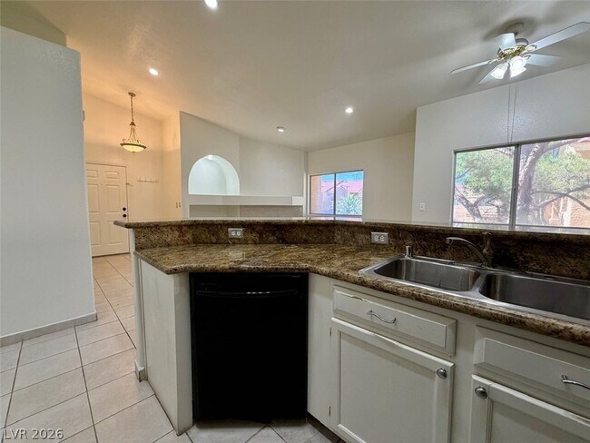Building Photo - 900 Heavenly Hill Ct