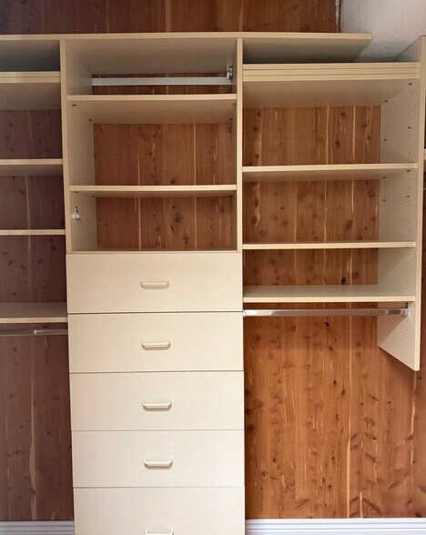 Cedar lined, walk in master closet - 8315 S Taylor Dr