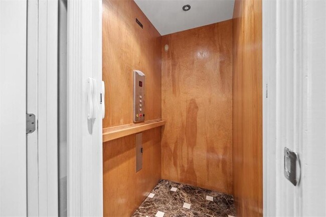 Building Photo - 4209 Whitby Way SE