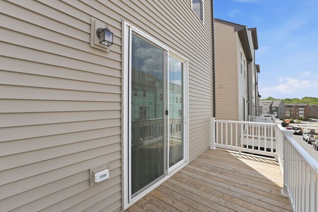 Building Photo - 6066 Beake St