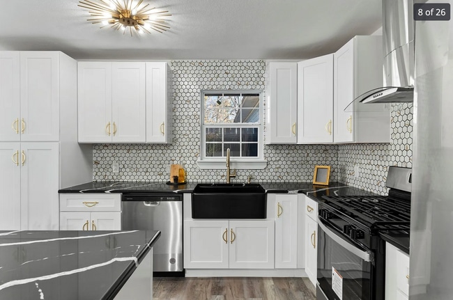 Building Photo - 3423 W Clarendon Dr