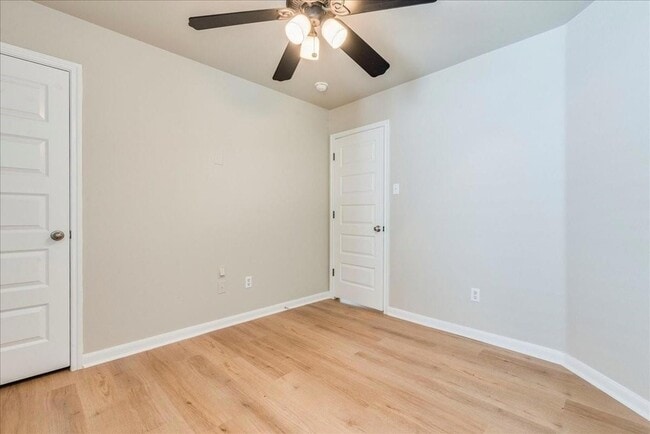 Building Photo - 2924 Bond Dr
