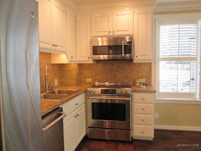 Building Photo - 1000 Green St